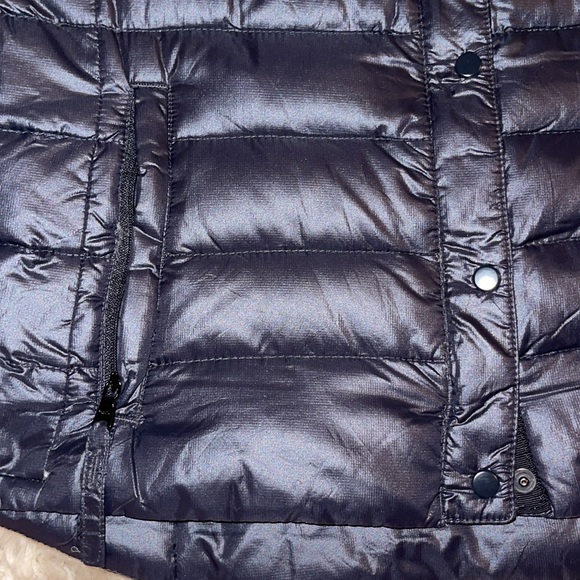 GAP Puffer Vest - Picture 5 of 10